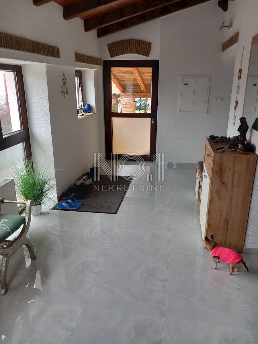 Okolica Poreča - prodamo hišo s 3 apartmaji