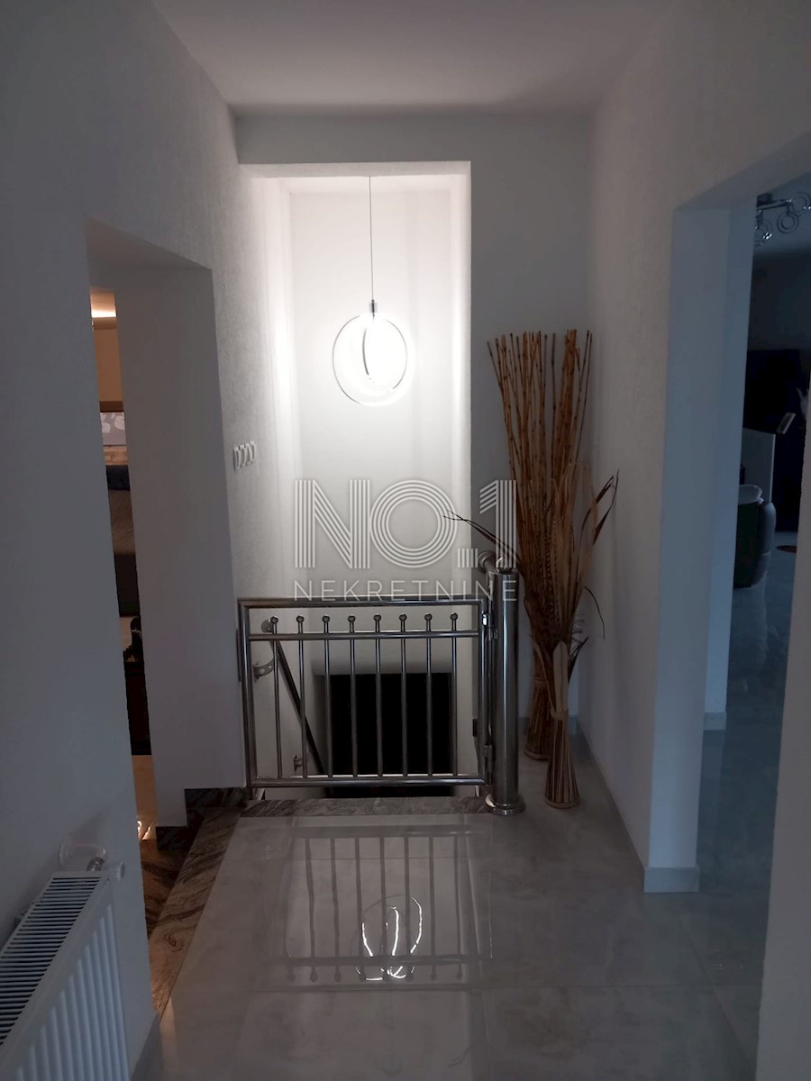 Okolica Poreča - prodamo hišo s 3 apartmaji
