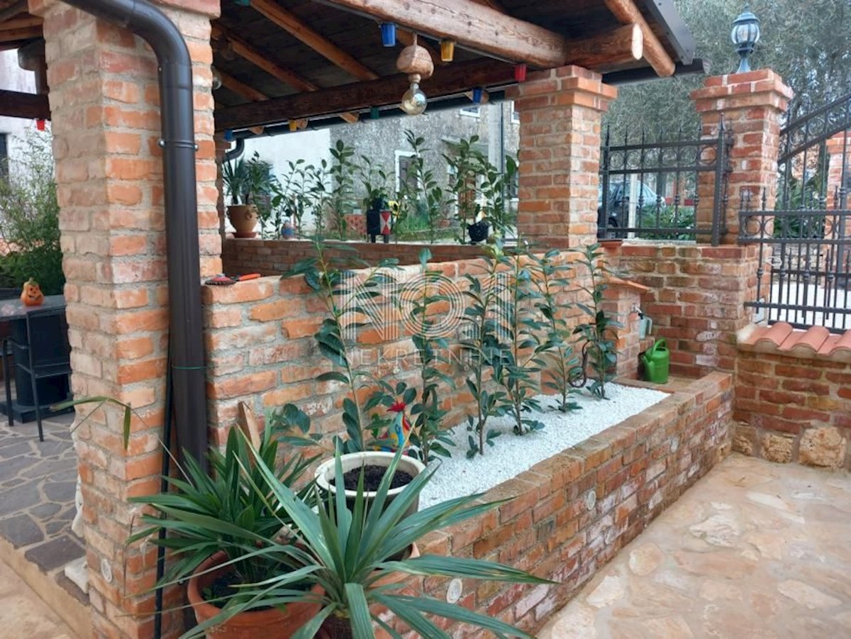 Okolica Poreča - prodamo hišo s 3 apartmaji