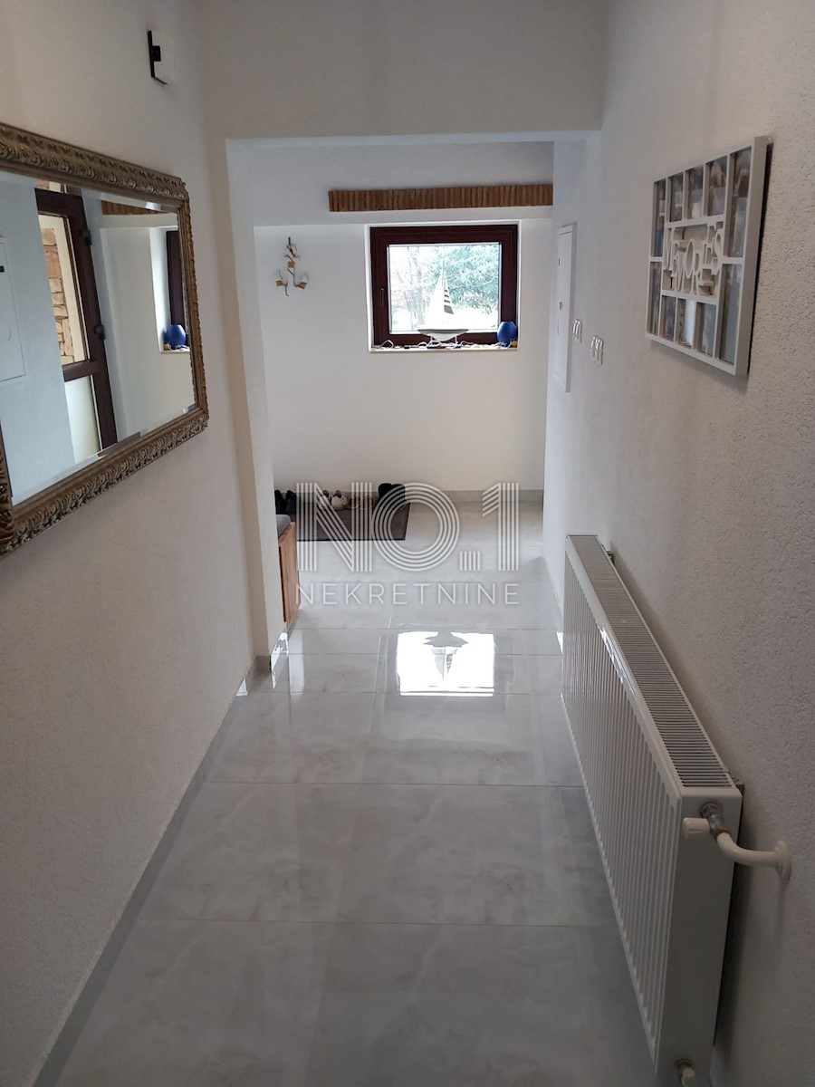 Okolica Poreča - prodamo hišo s 3 apartmaji