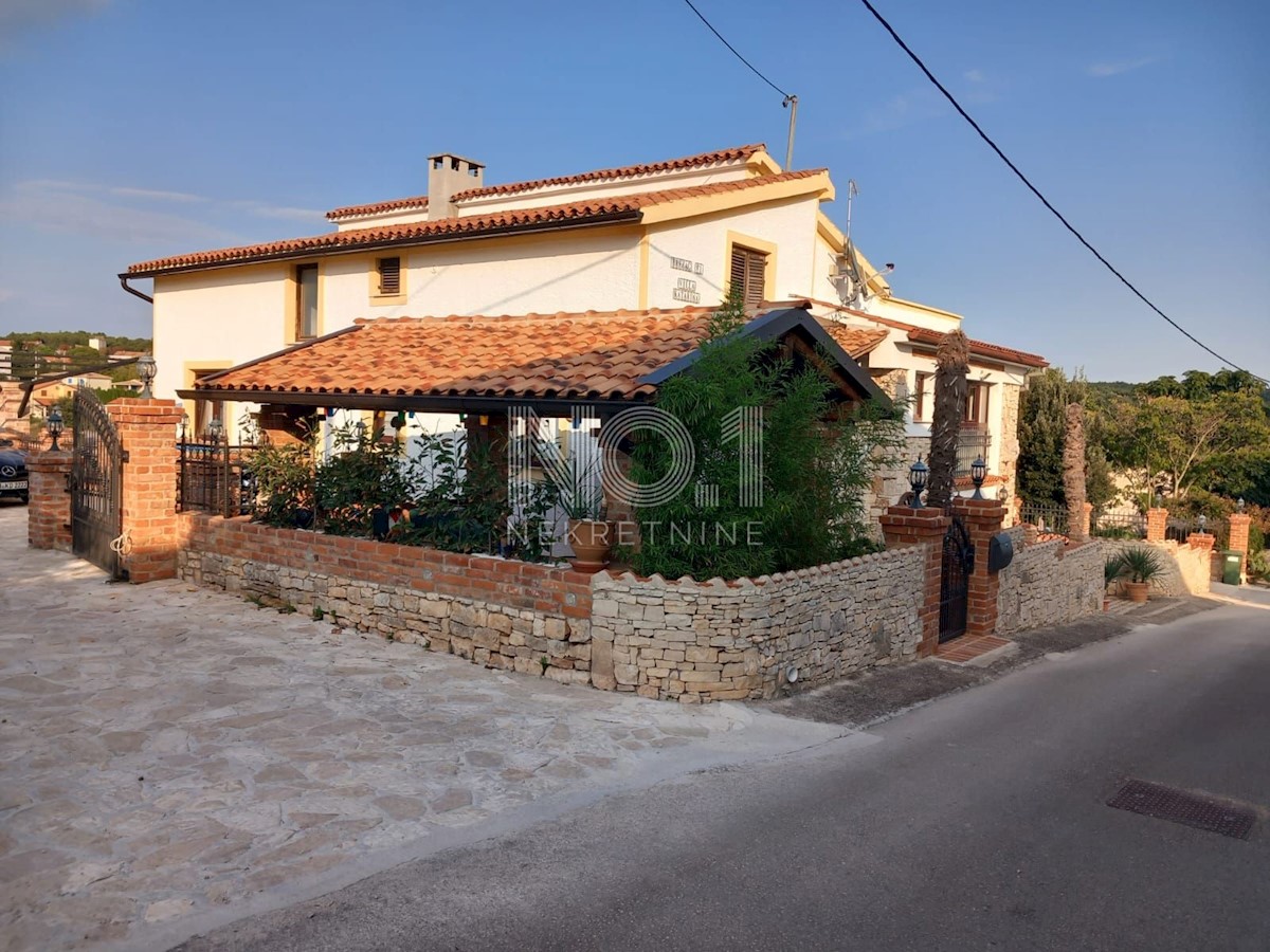 Okolica Poreča - prodamo hišo s 3 apartmaji