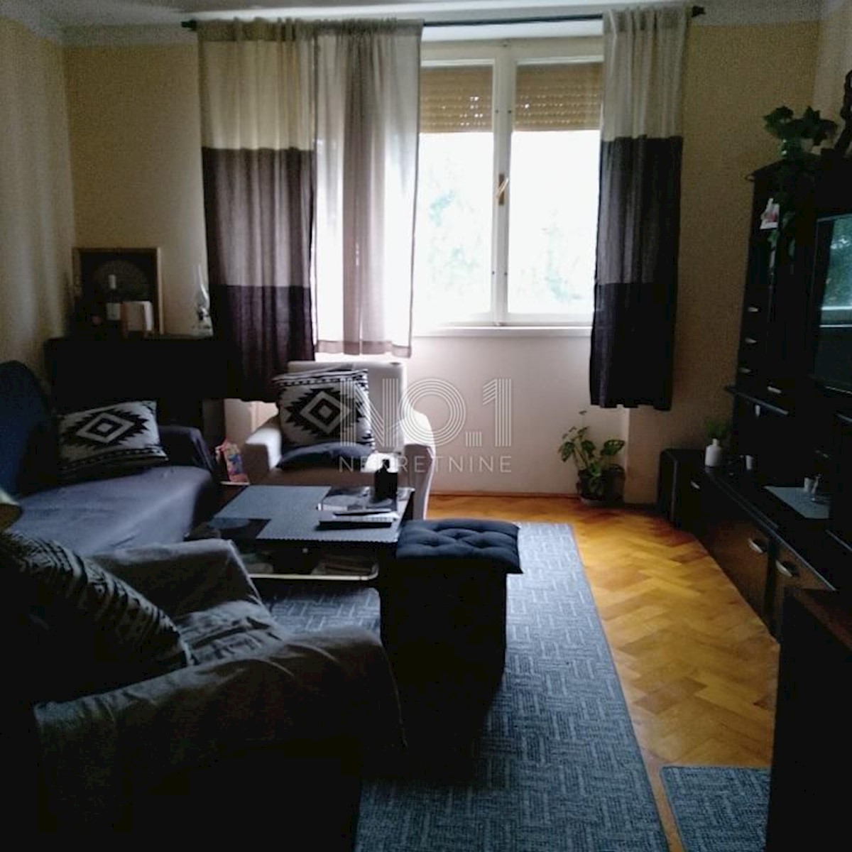 Turnić - prodaja enosobnega stanovanja z balkonom