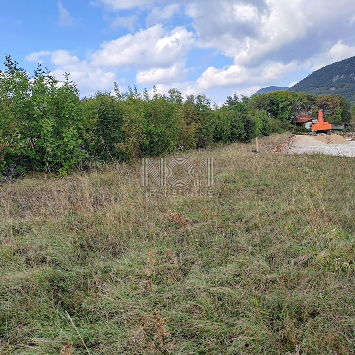 Lupoglav - zemljišče s projektom in gradbenim dovoljenjem