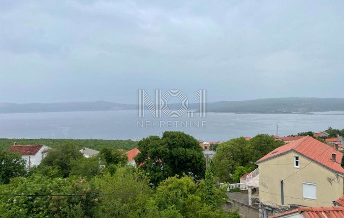 Crikvenica - prodaja hiše za adaptacijo na odlični lokaciji