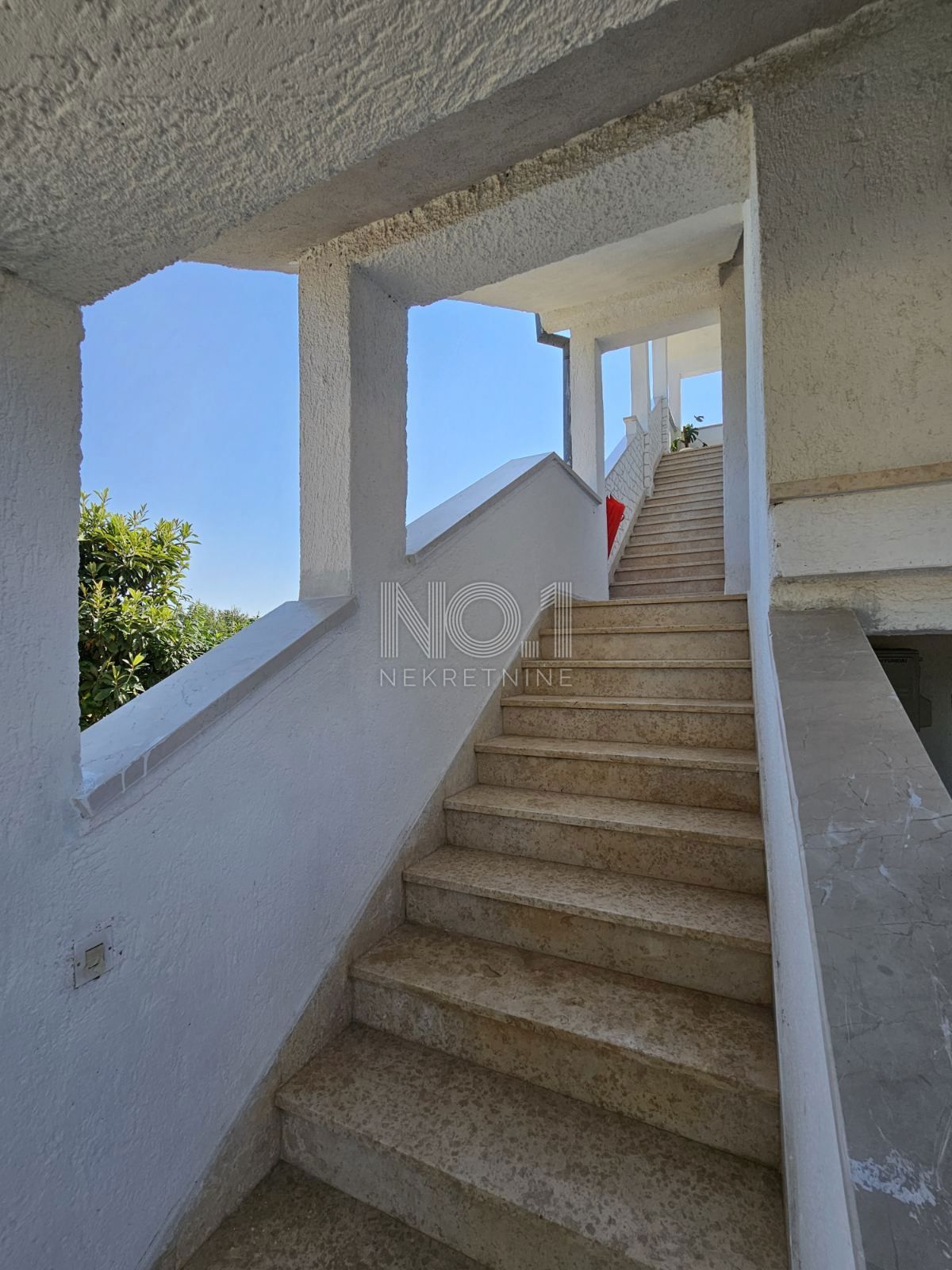 Rovinj - prodaja prostornega petsobnega stanovanja