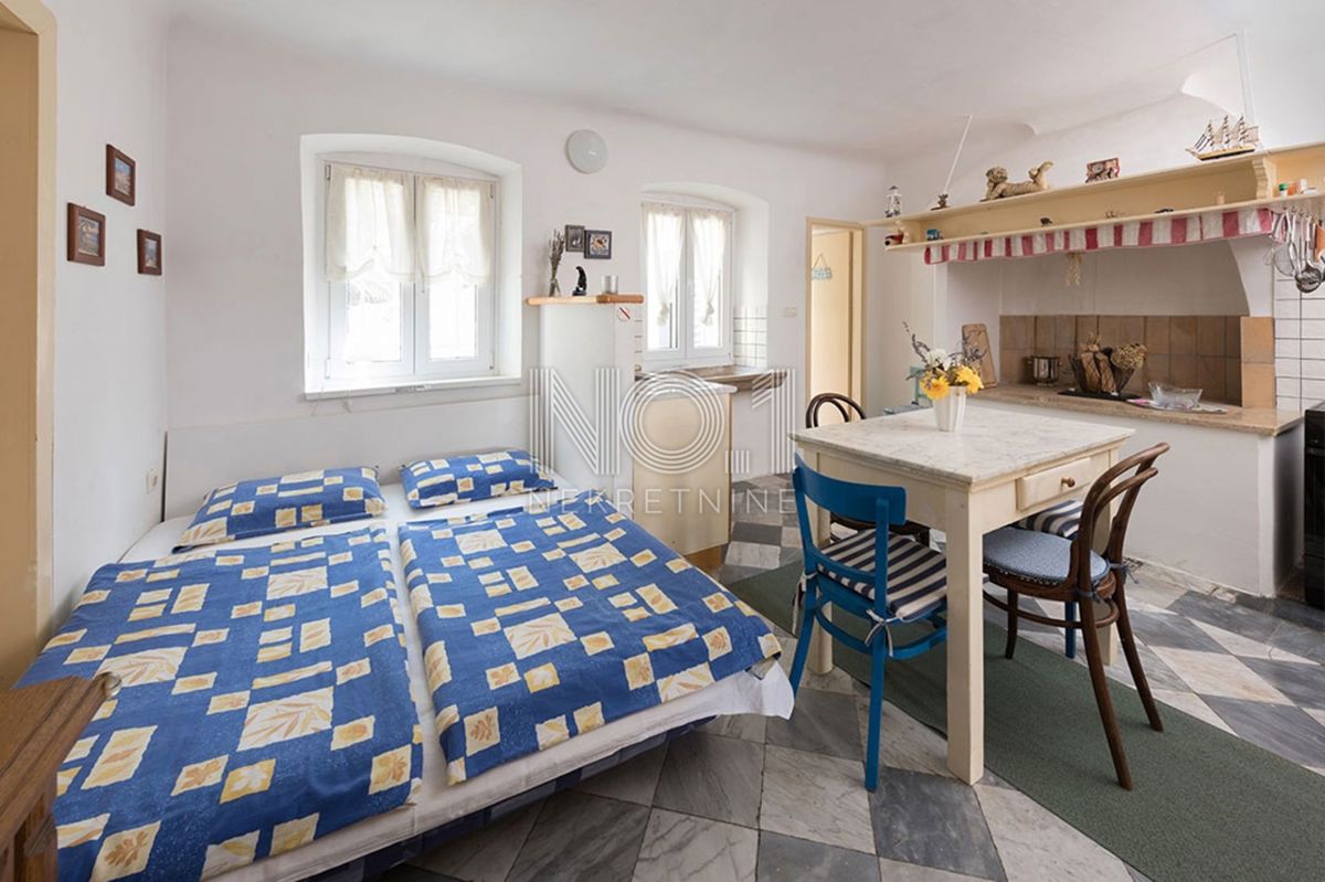 Mali Lošinj - stara vila s 6 apartmaji