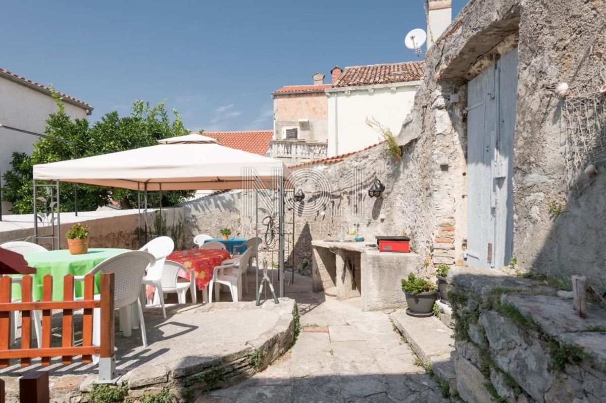 Mali Lošinj - stara vila s 6 apartmaji