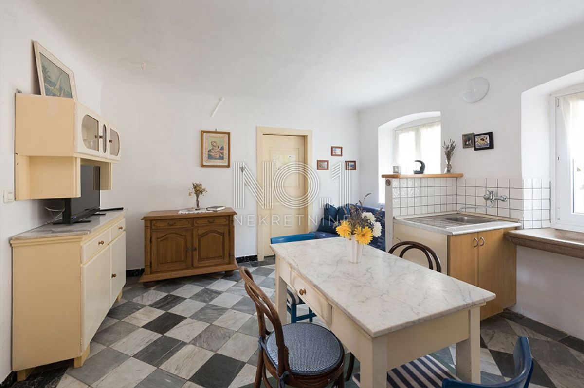 Mali Lošinj - stara vila s 6 apartmaji