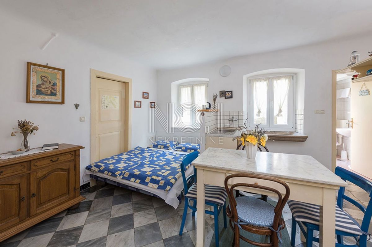 Mali Lošinj - stara vila s 6 apartmaji