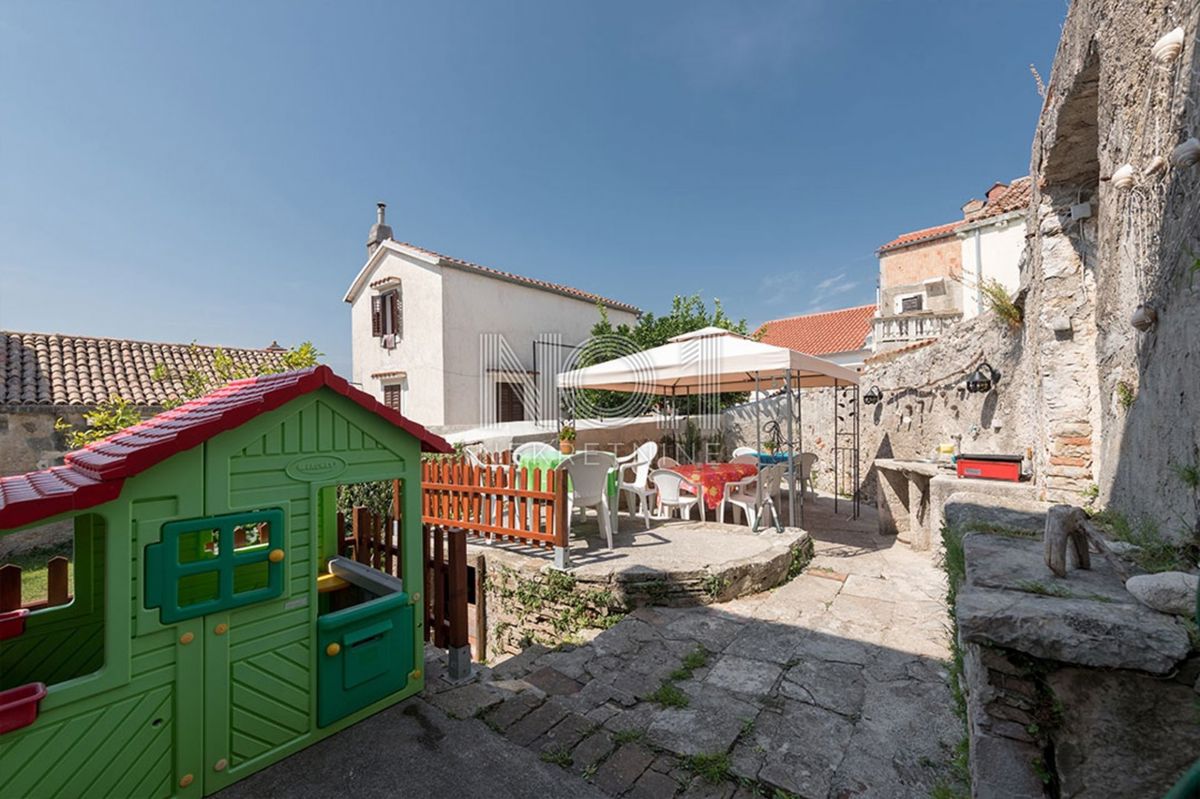 Mali Lošinj - stara vila s 6 apartmaji