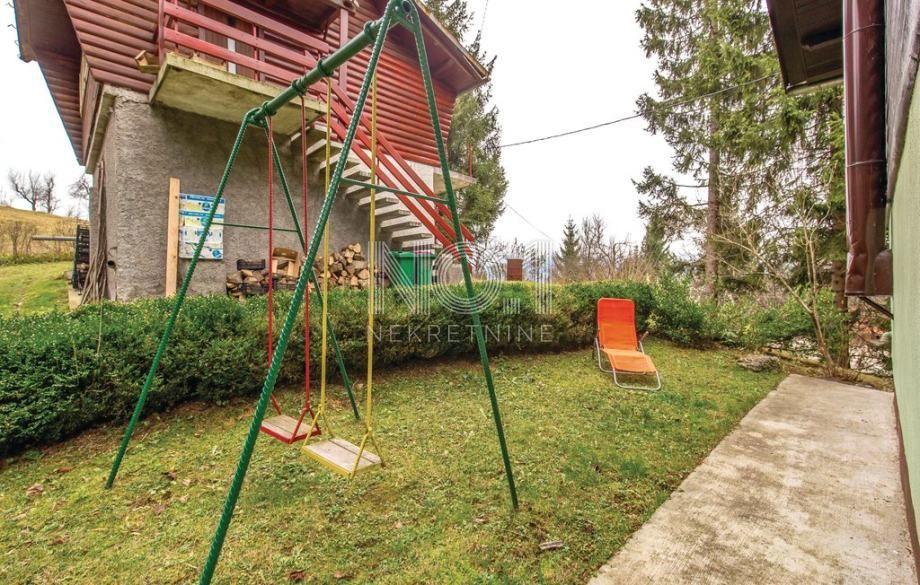 Vrbovsko - prodaja lesene hiše s prostorom za zabavo