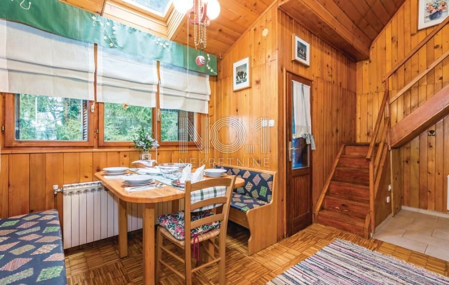 Vrbovsko - prodaja lesene hiše s prostorom za zabavo