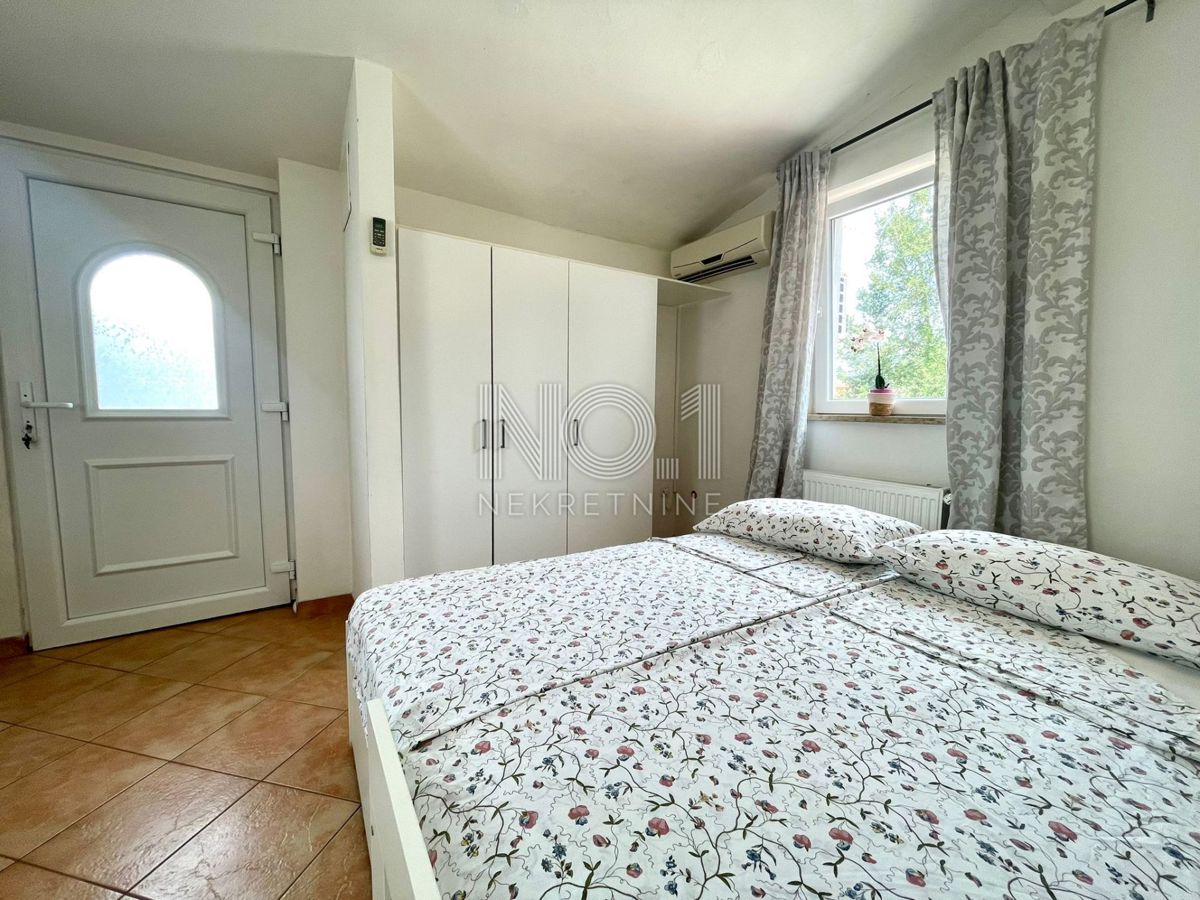 Poreč - hiša s 5 apartmaji za turistični najem