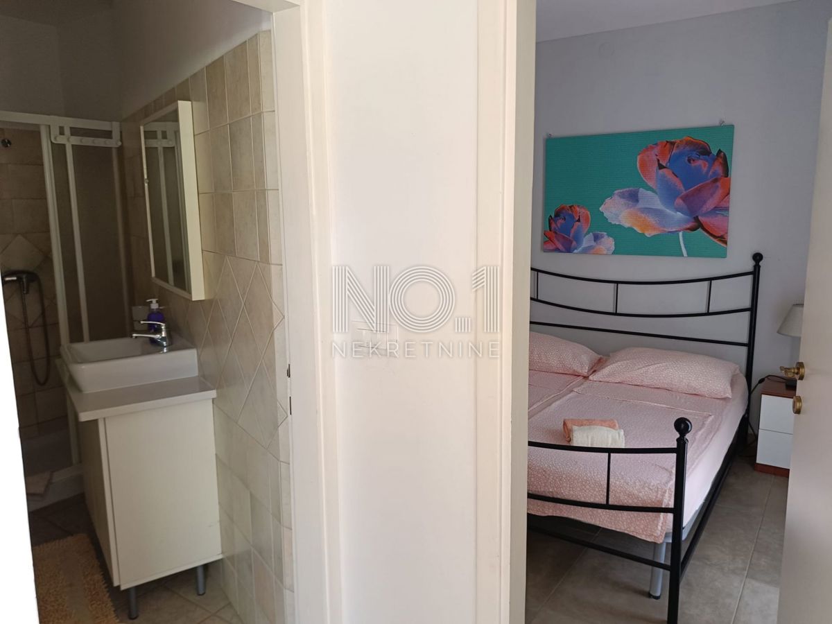 Poreč - hiša s 5 apartmaji za turistični najem