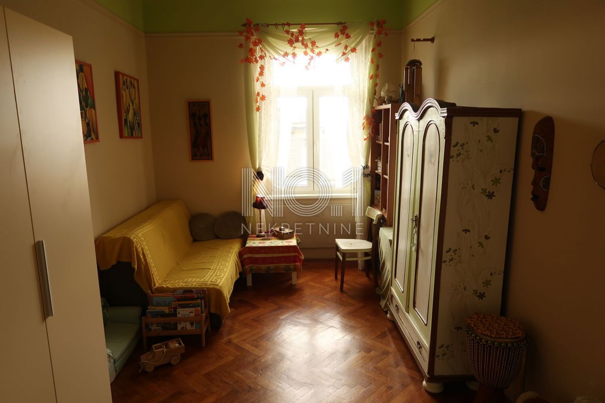 Rijeka, center - prodamo štirisobno stanovanje
