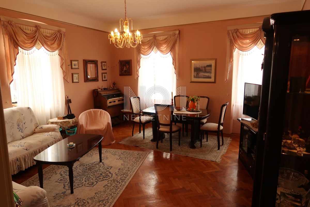 Rijeka, center - prodamo štirisobno stanovanje