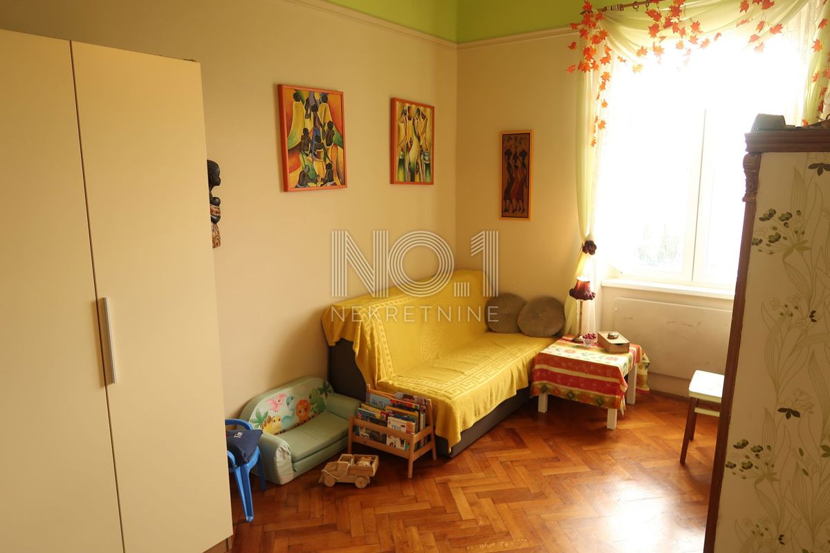 Rijeka, center - prodamo štirisobno stanovanje