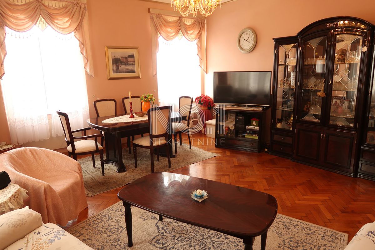 Rijeka, center - prodamo štirisobno stanovanje
