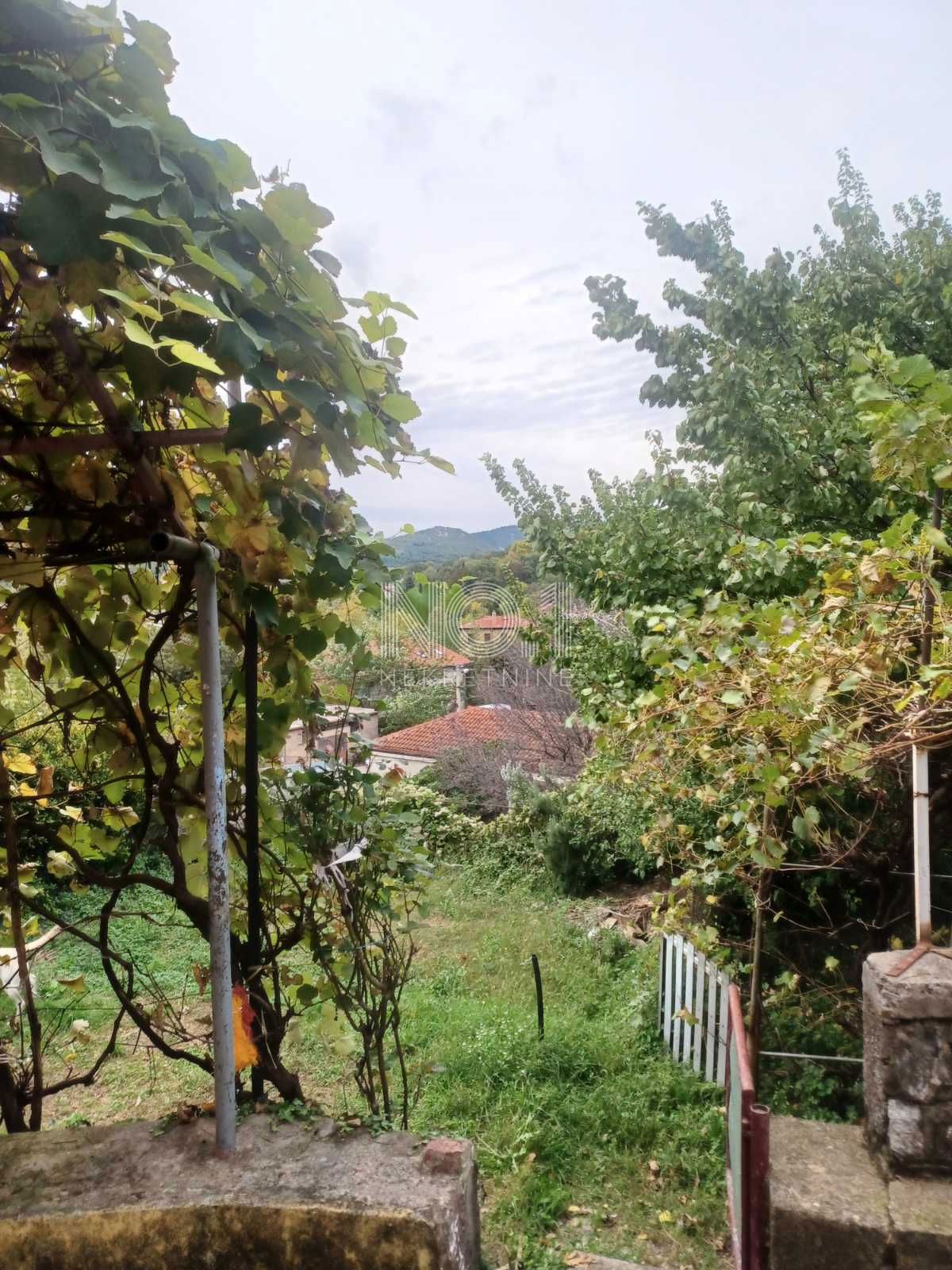 Draga - apartma s teraso in vrtom