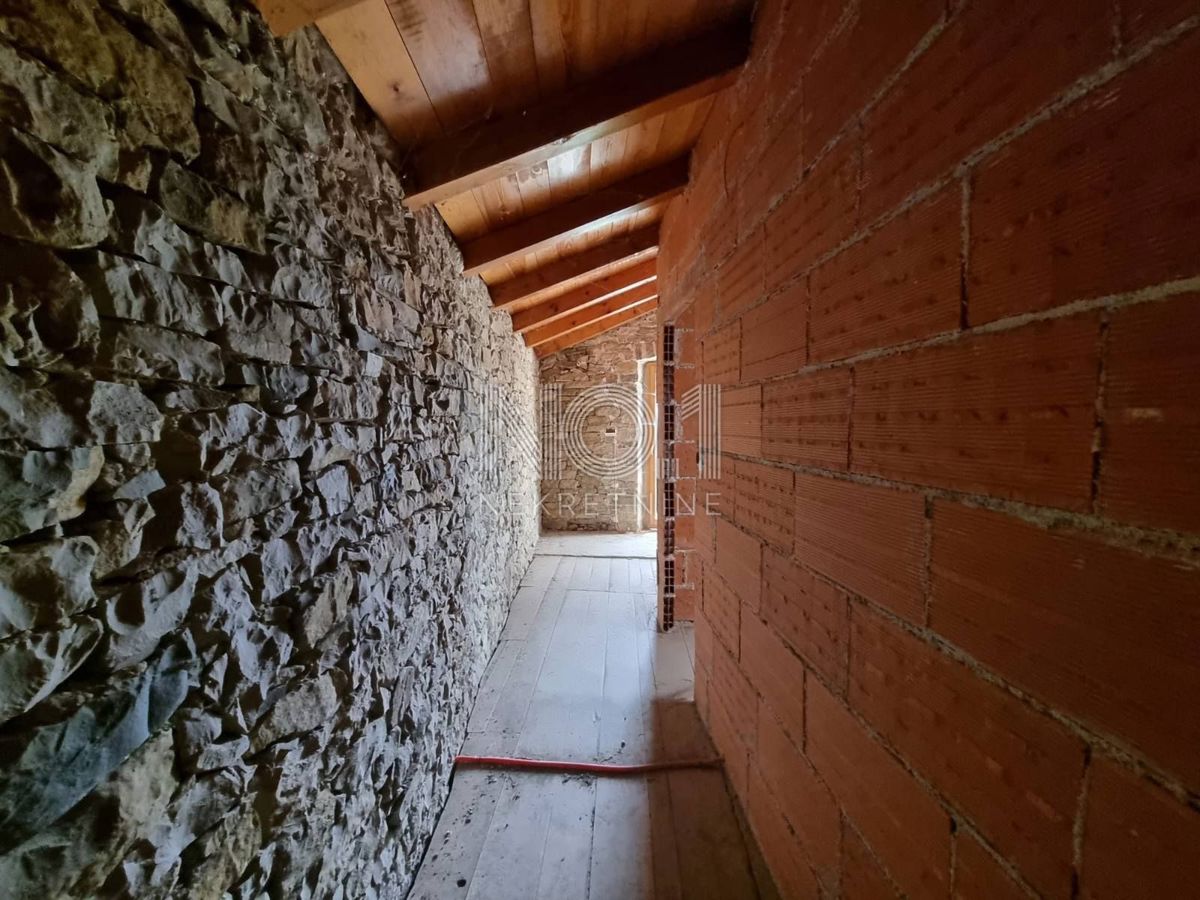 Cerovlja - prodaja hiše s pogledom na jezero