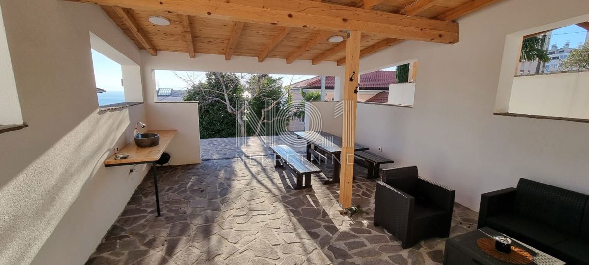 Krimeja - prodaja moderne hiše za naložbo