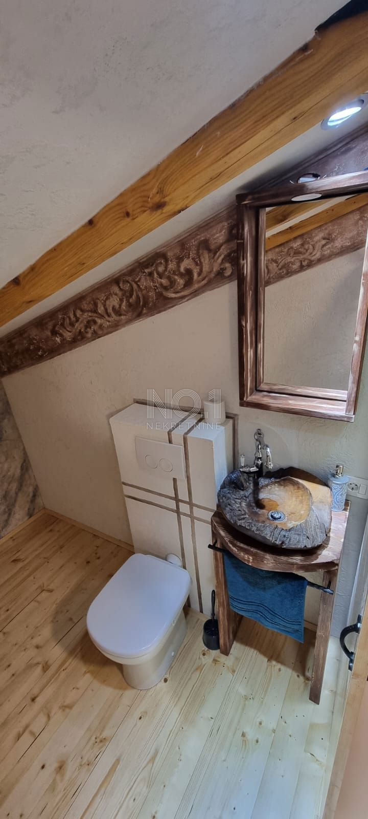 Krimeja - prodaja moderne hiše za naložbo