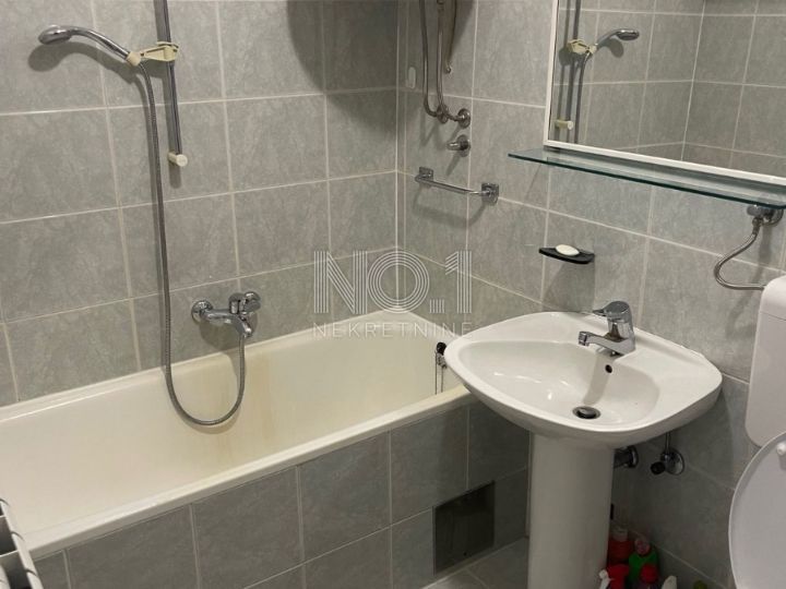 Srdoči - Stanovanje z Balkonom in Shrambnim Prostorom