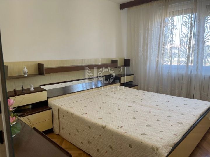 Srdoči - Stanovanje z Balkonom in Shrambnim Prostorom
