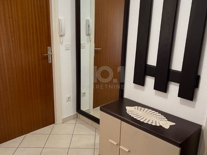 Srdoči - Stanovanje z Balkonom in Shrambnim Prostorom