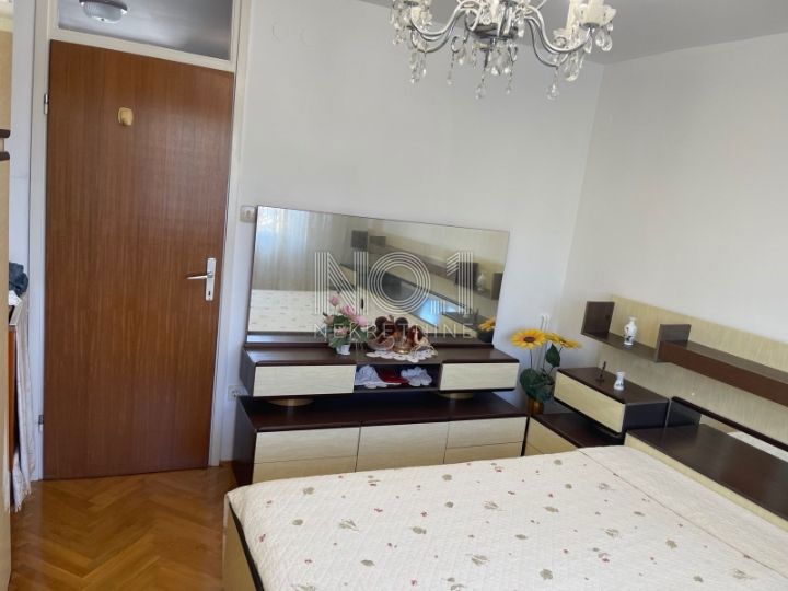 Srdoči - Stanovanje z Balkonom in Shrambnim Prostorom