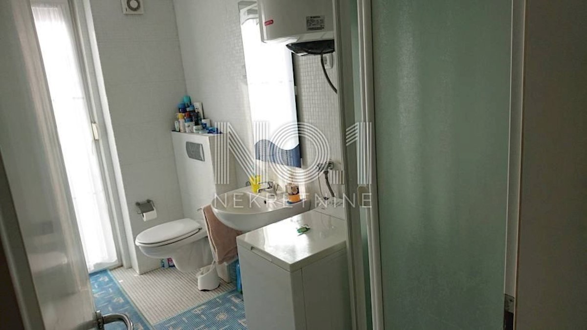 Krk - prodaja apartma v lepi vili