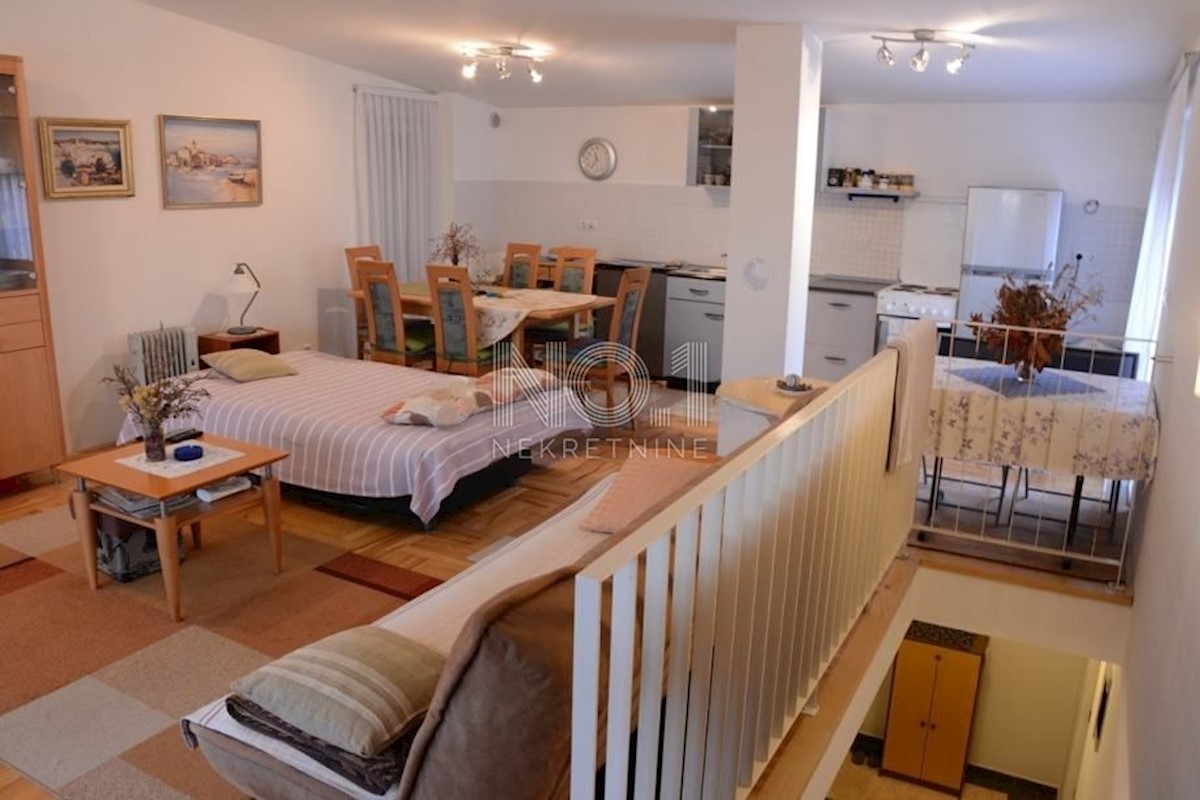 Krk - prodaja apartma v lepi vili