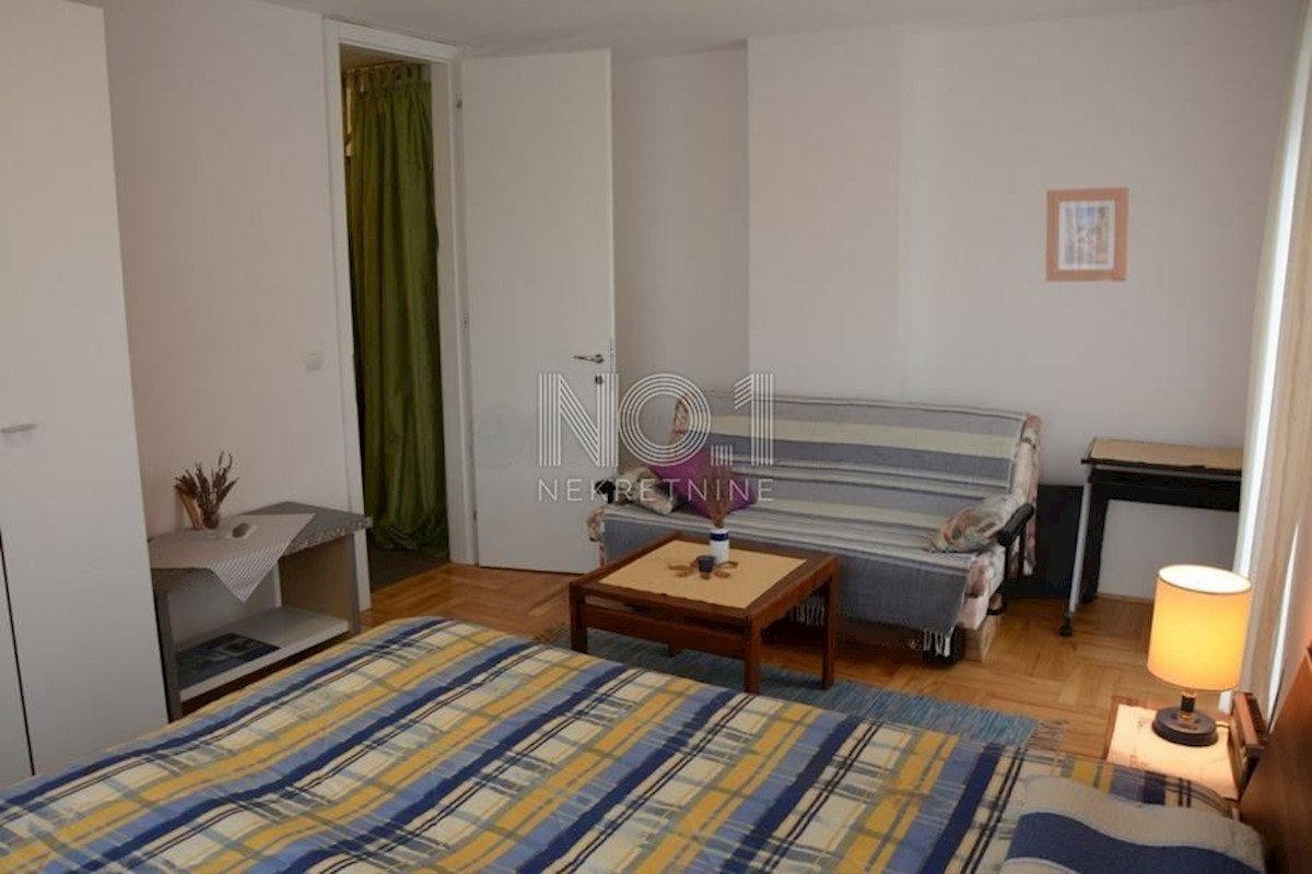 Krk - prodaja apartma v lepi vili