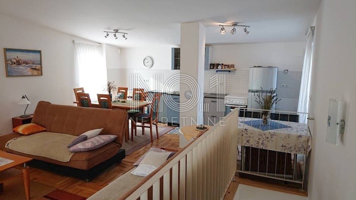 Krk - prodaja apartma v lepi vili