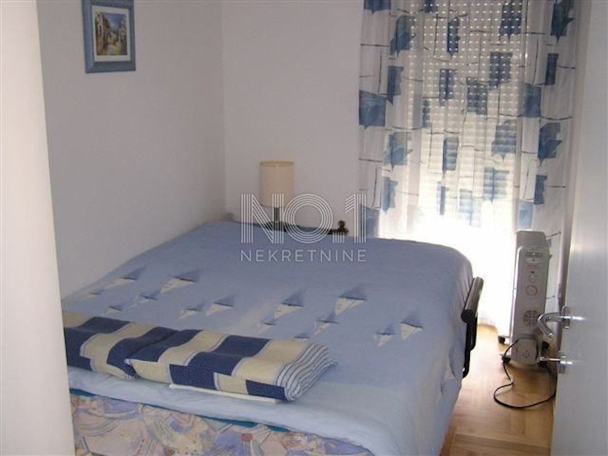 Krk - prodaja apartma v lepi vili