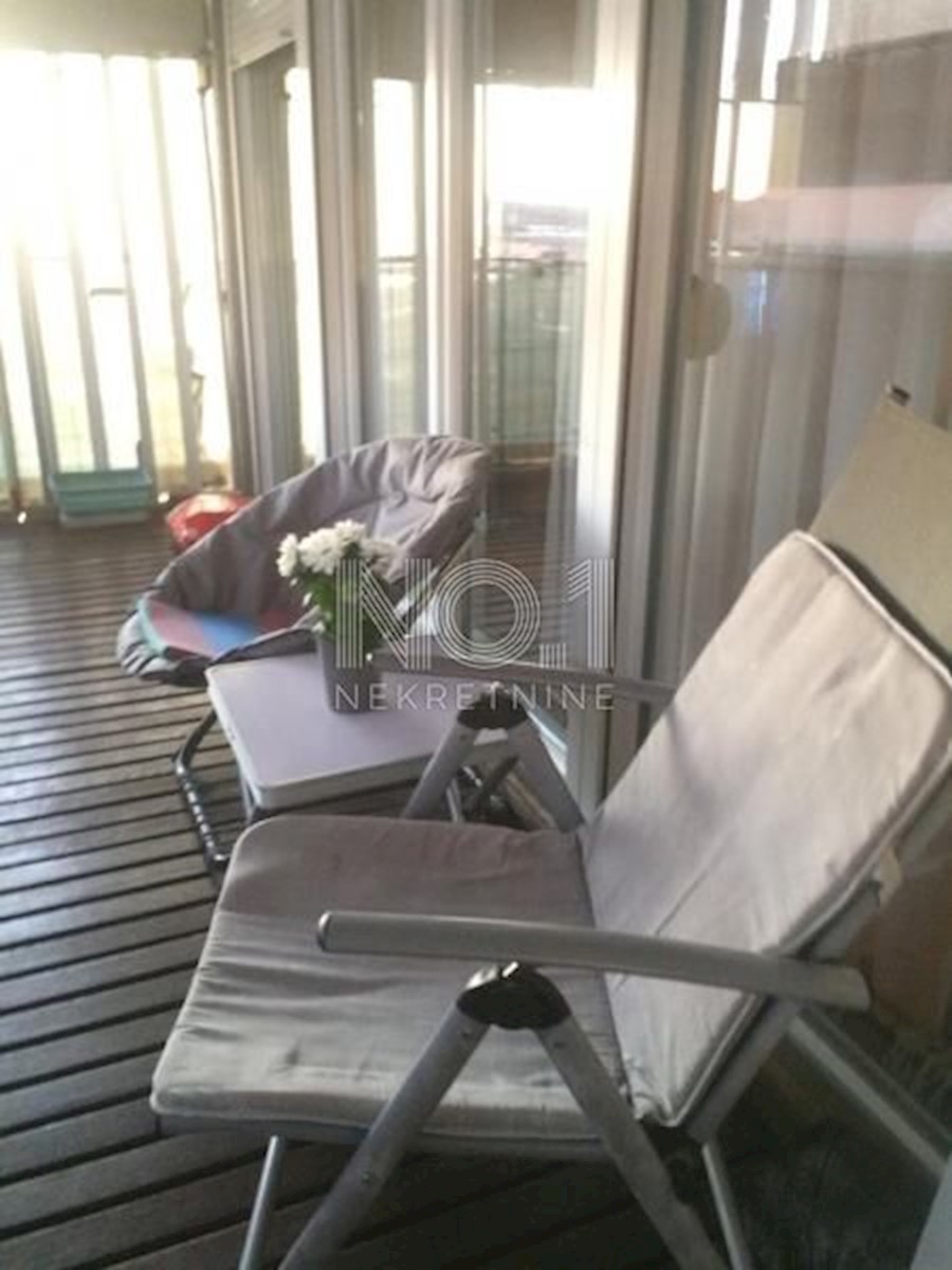 Krk - prodaja apartma v lepi vili