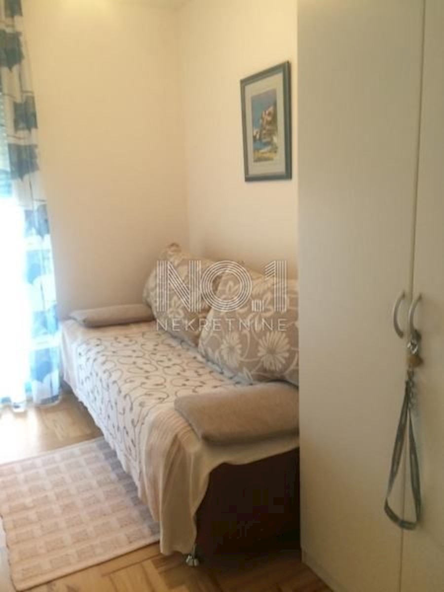 Krk - prodaja apartma v lepi vili