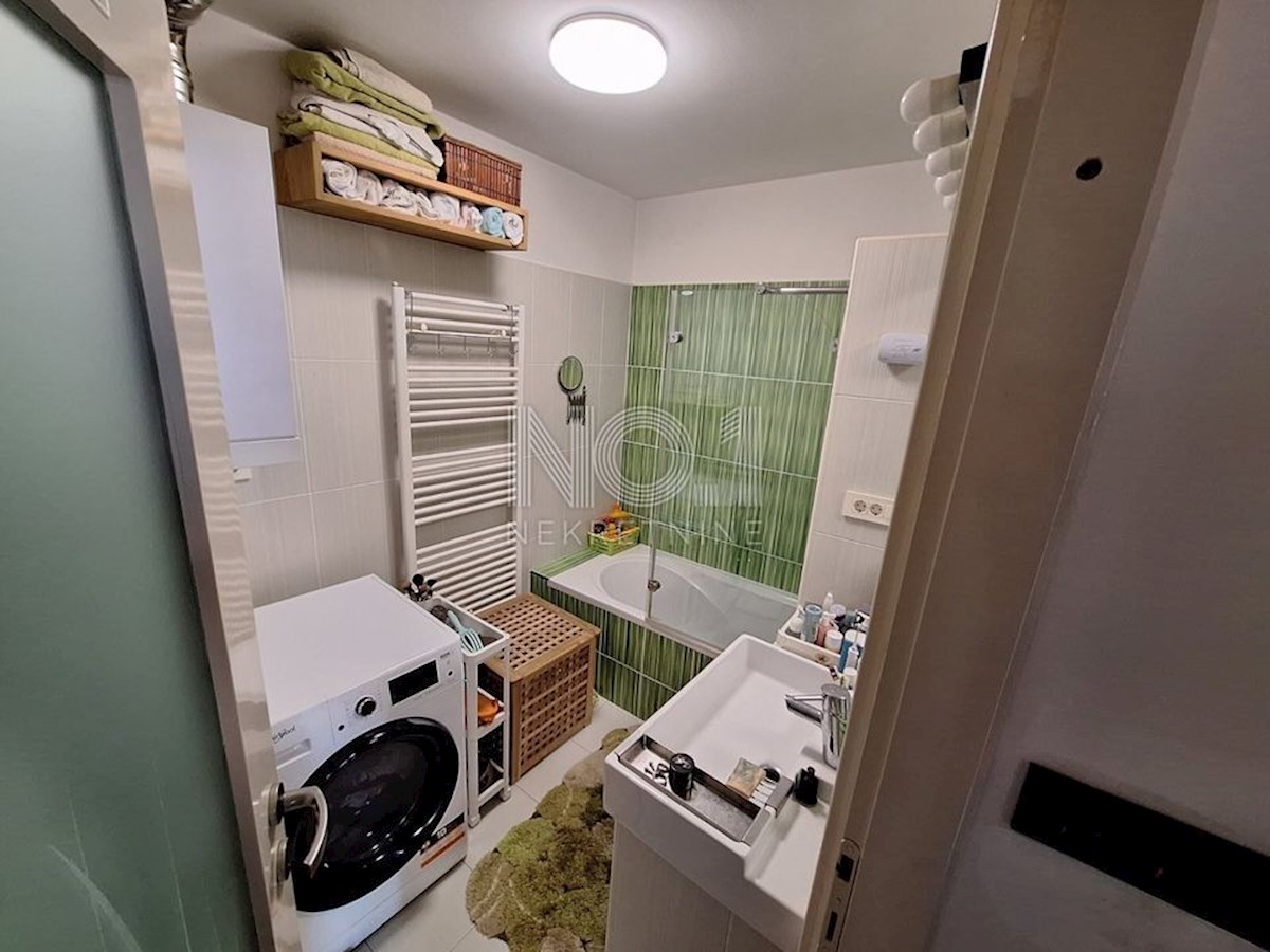 Krim - prodaja udobnega stanovanja s pogledom na morje