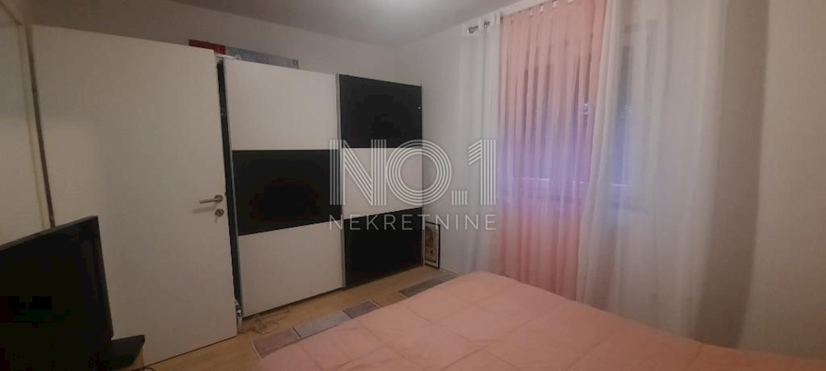 Crikvenica - prodaja opremljenega apartmaja z balkonom