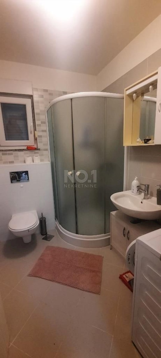 Crikvenica - prodaja opremljenega apartmaja z balkonom