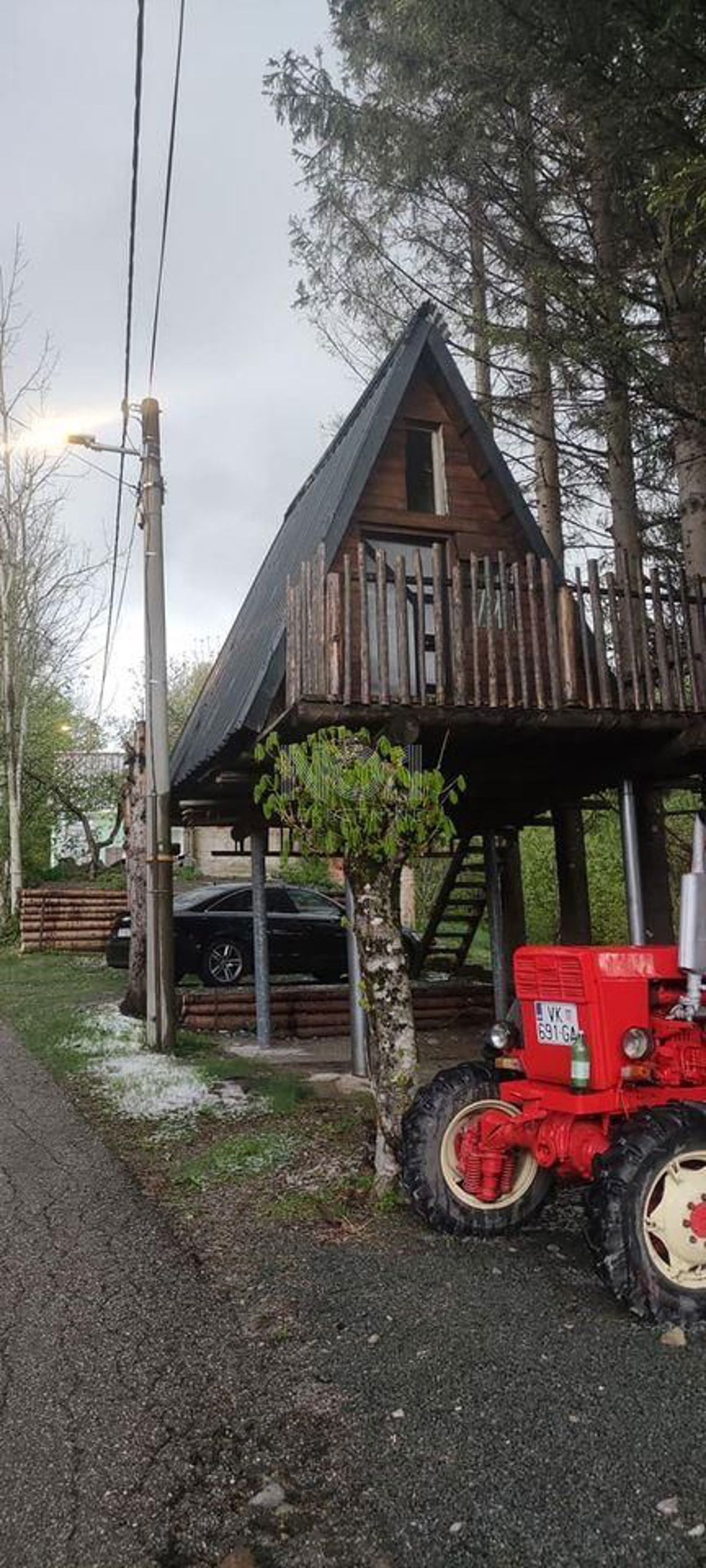 Fužine - hiša s 3 apartmaji in jacuzzijem, za investicijo!