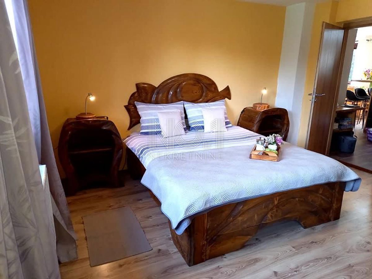 Fužine - hiša s 3 apartmaji in jacuzzijem, za investicijo!