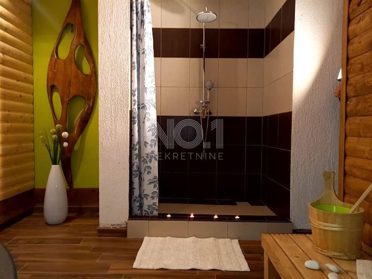 Fužine - hiša s 3 apartmaji in jacuzzijem, za investicijo!
