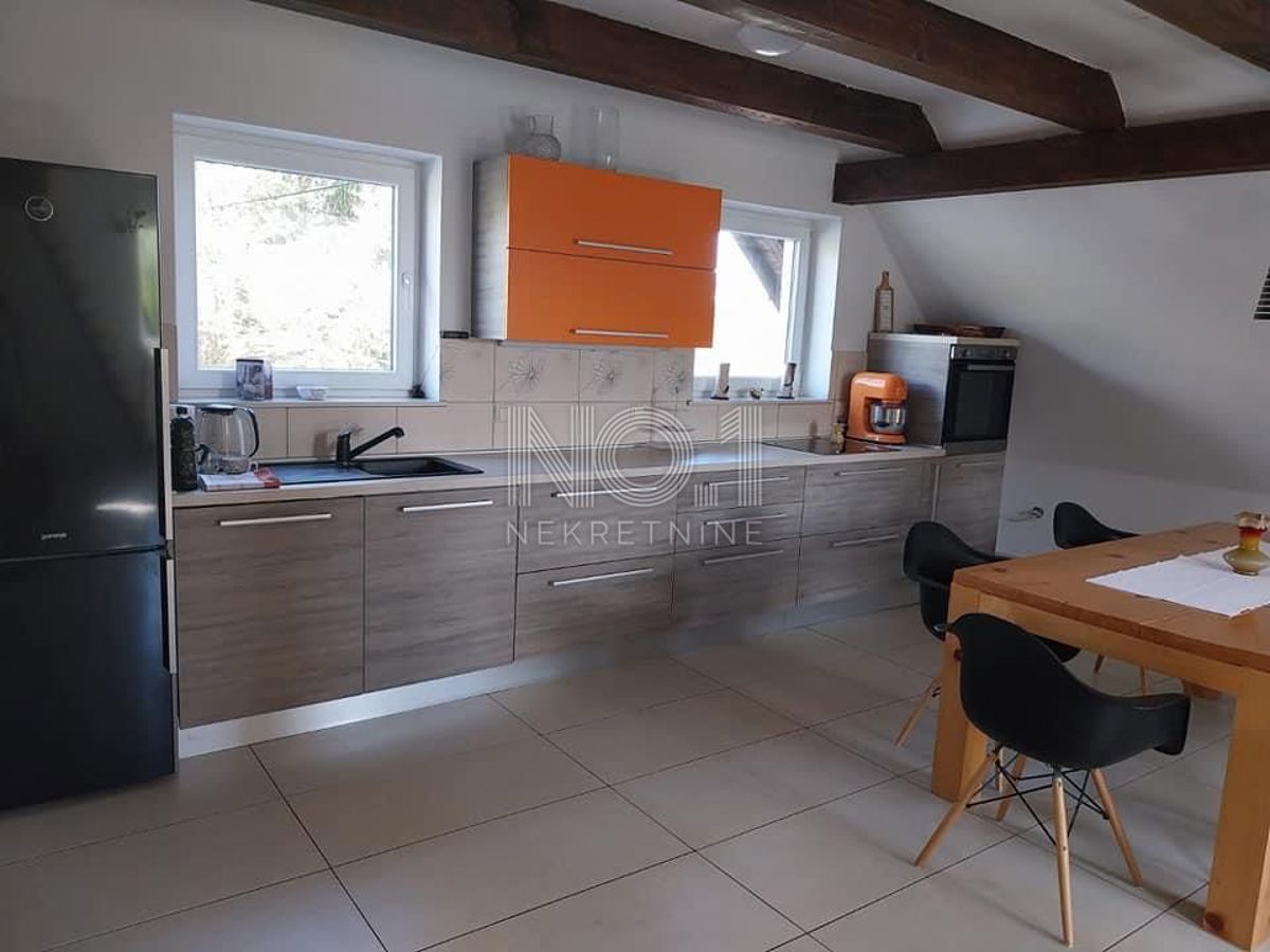 Fužine - hiša s 3 apartmaji in jacuzzijem, za investicijo!