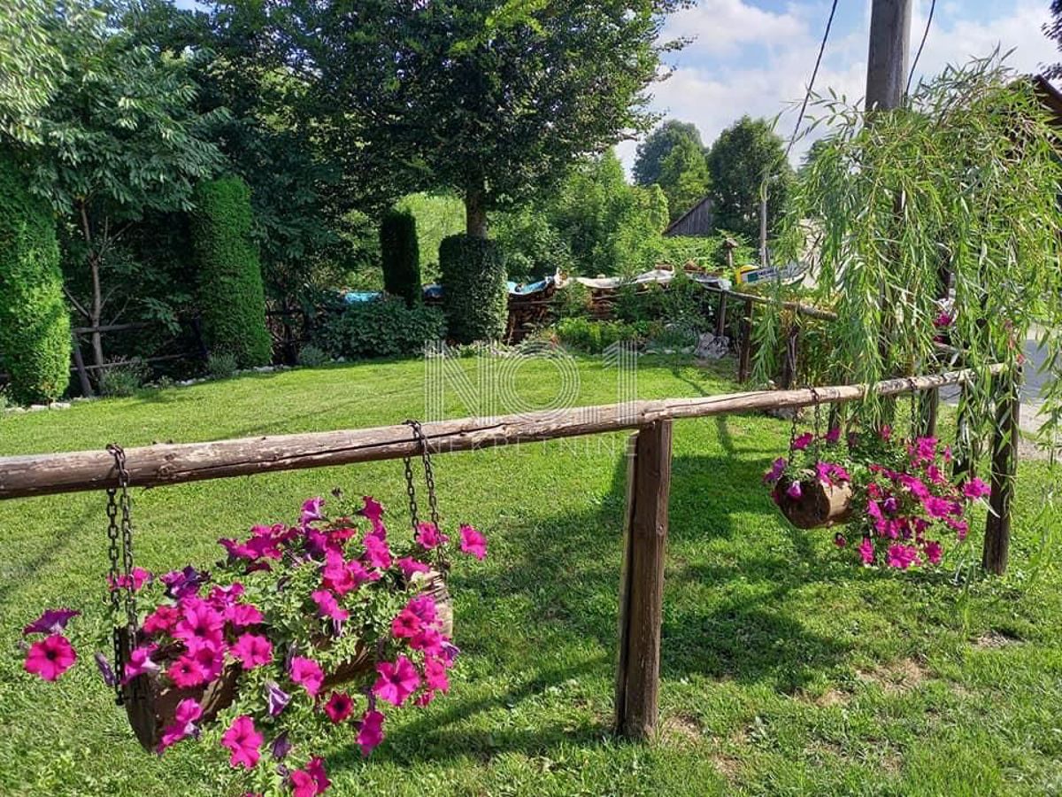 Fužine - hiša s 3 apartmaji in jacuzzijem, za investicijo!