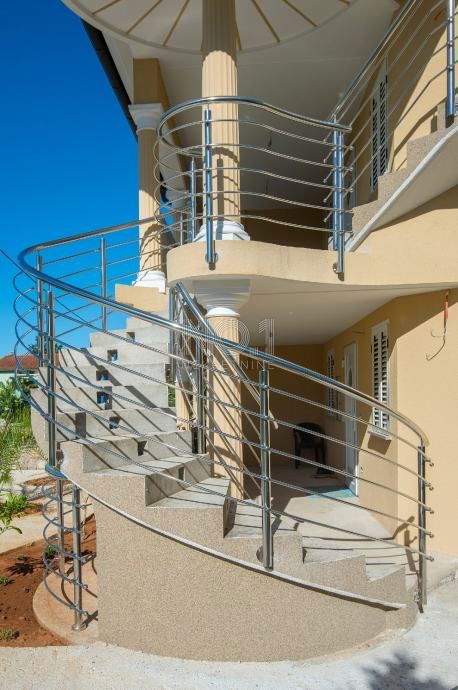 Milovčići - prodaja hiše s 3 apartmaji