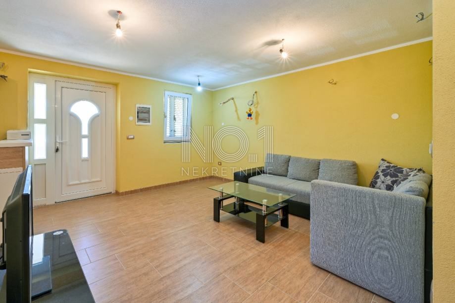 Milovčići - prodaja hiše s 3 apartmaji