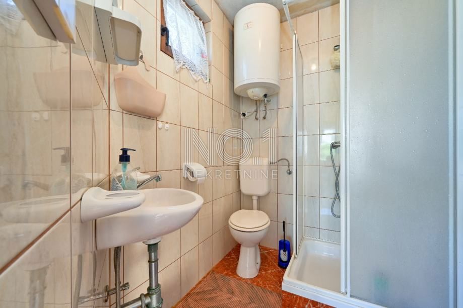 Milovčići - prodaja hiše s 3 apartmaji
