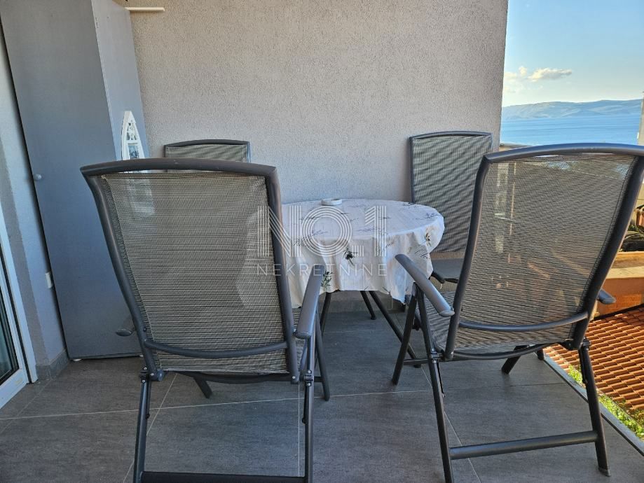 Crikvenica - prodaja apartma z garažo in pogledom na morje