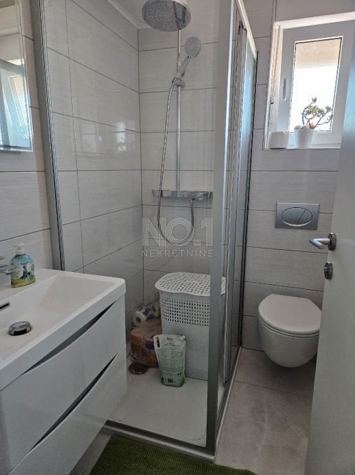 Crikvenica - prodaja apartma z garažo in pogledom na morje